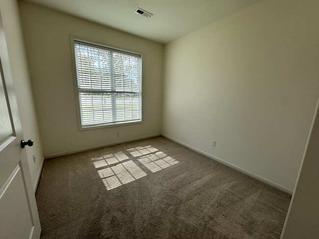 Photo - 53 Dresser Ln