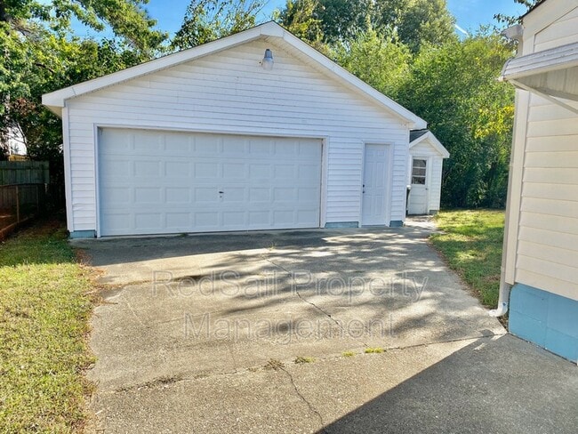 Photo - 1006 73rd St