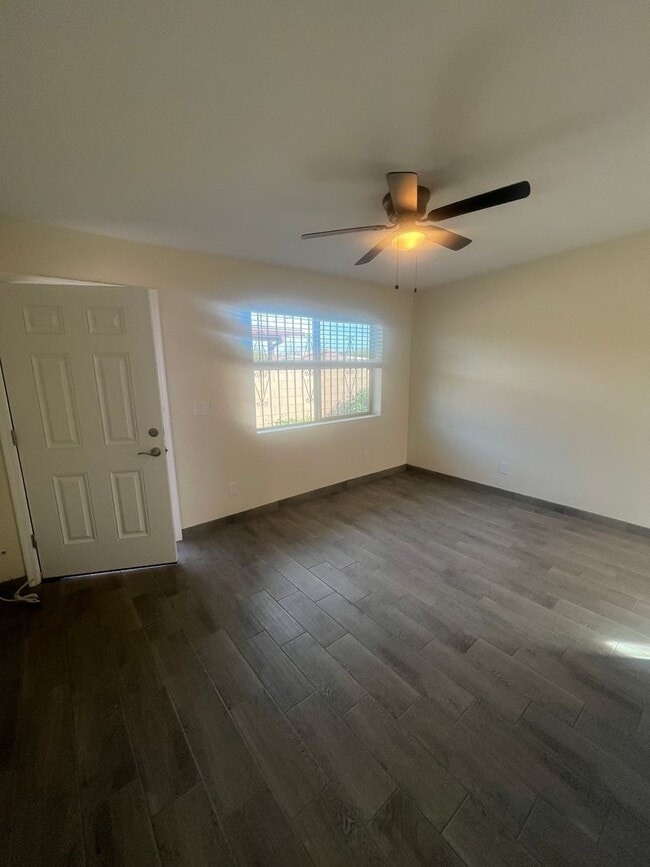 Photo - Newly Refurbish 2 Bed. 1 Ba. Duplex Apartment In Convenient Location Closed to Everthing