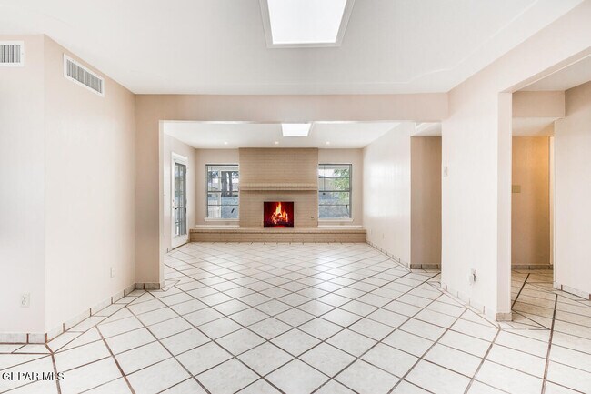 Photo - 5016 Cockrell Ln