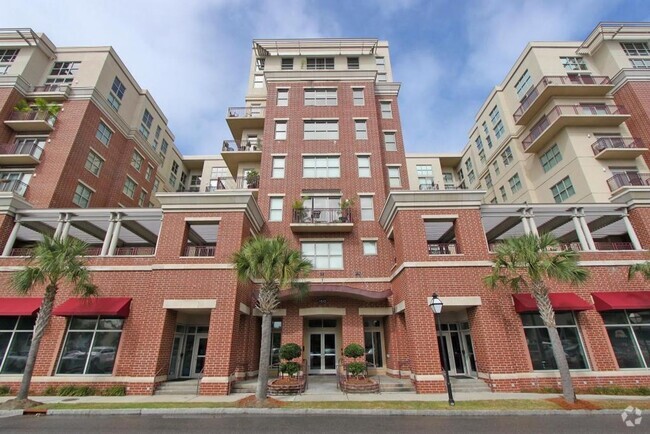 Building Photo - Awesome 3 Bedroom 3.5 Bath Condo in Excell...