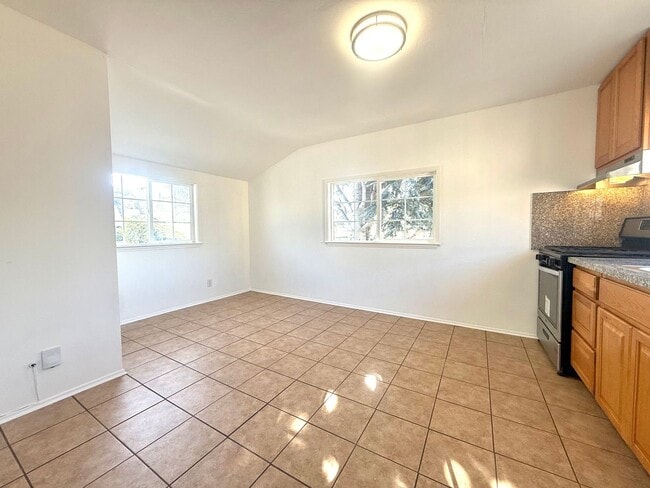 Photo - N Claremont Unidad ADU (upstairs)