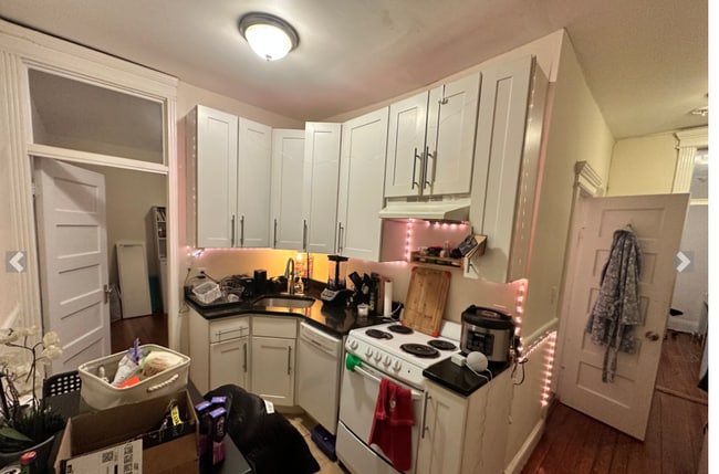 Building Photo - 65 Burbank St