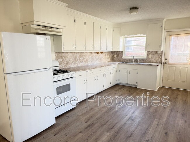 Photo - 1502 Larson St