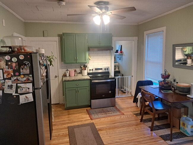 Kitchen/dining - 377 Pearl St Unit 1