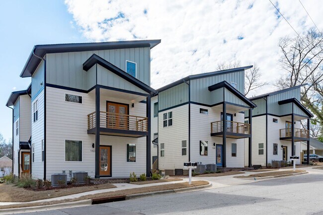 Photo - **OFFERING RENT PROMOTION FOR FIRST 6 MONT...