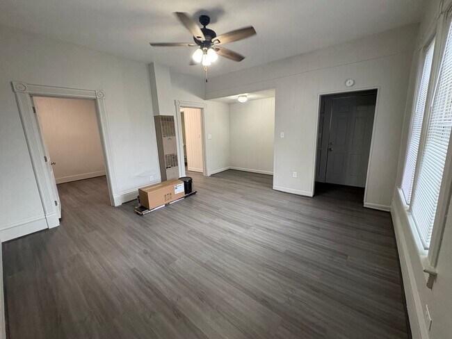 Photo - 545 Balcom St Unit 2