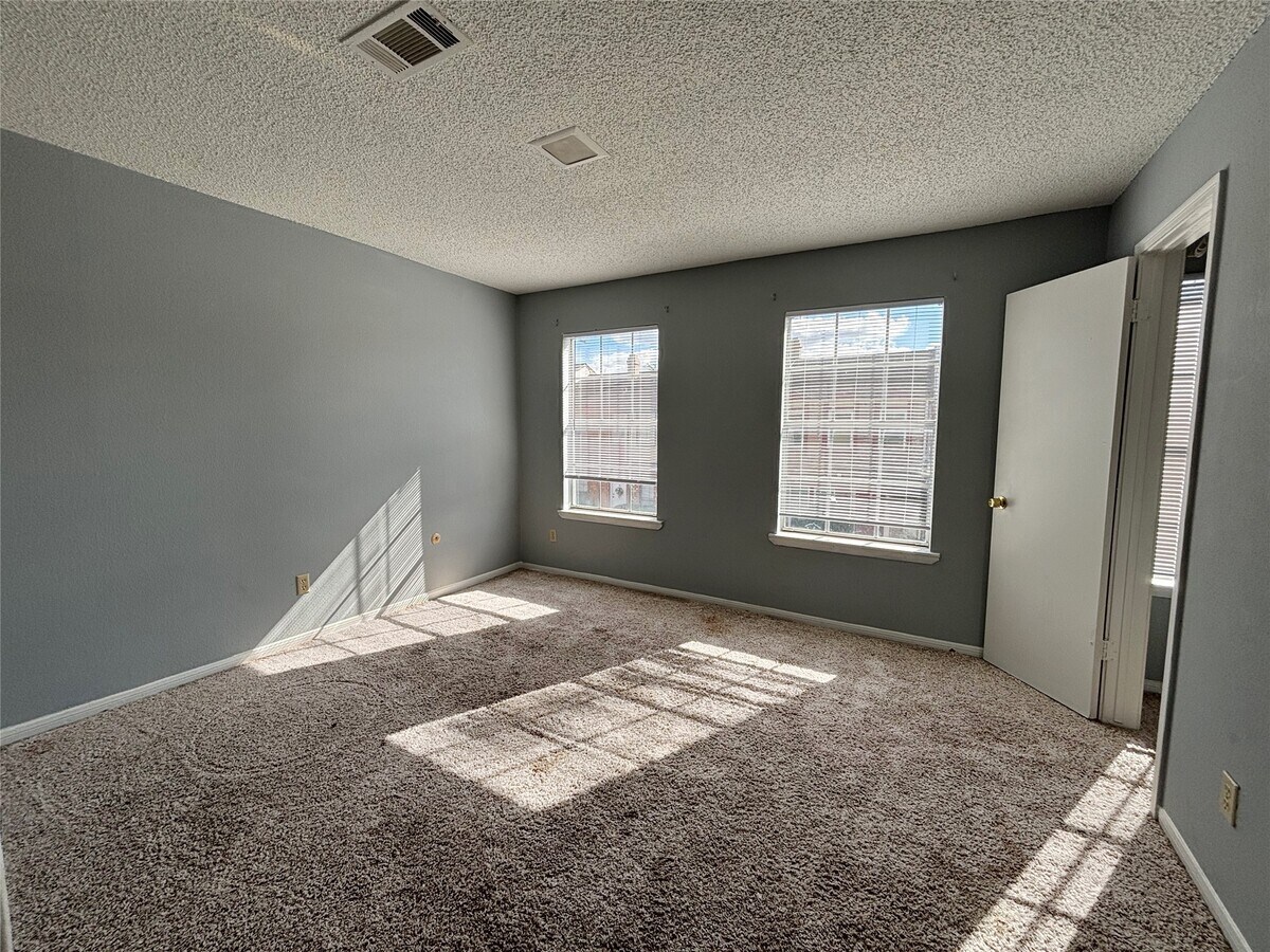 Photo - 7700 Creekbend Dr Unit 37
