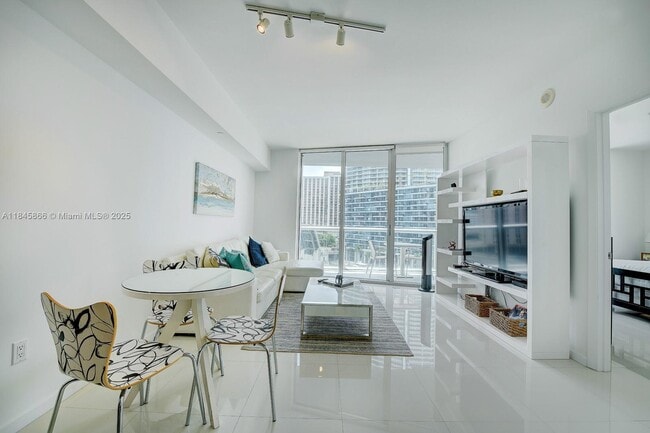 Photo - 465 Brickell Ave Unit 904