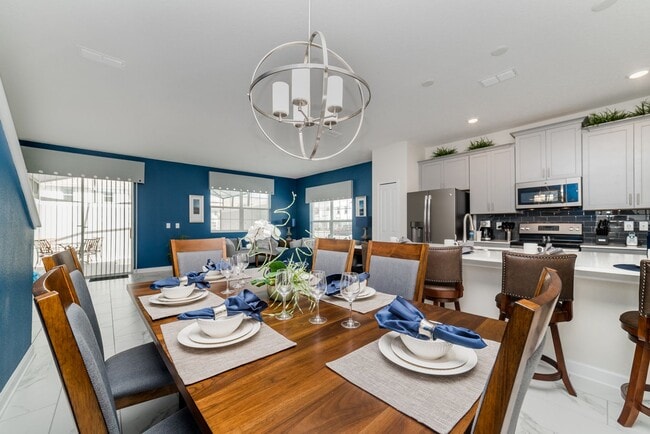 Photo - For Rent - Pool Townhome with 5 Bedroom 4 ...