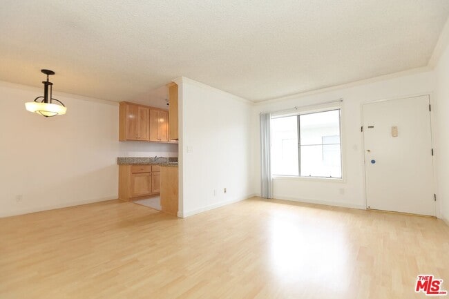 Building Photo - 440 Raymond Ave Unit 17 Rental