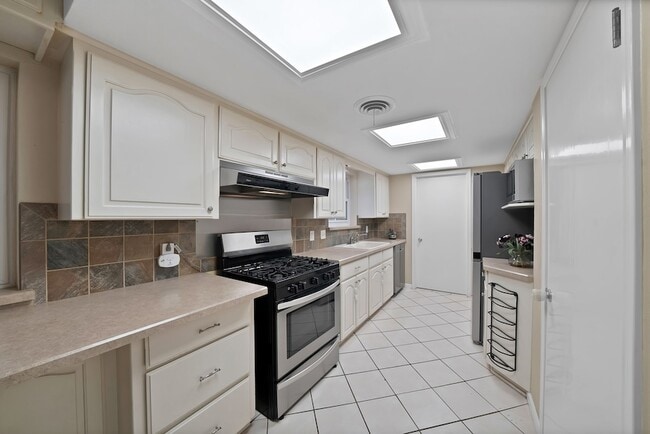 Photo - 526 Waggoner Dr