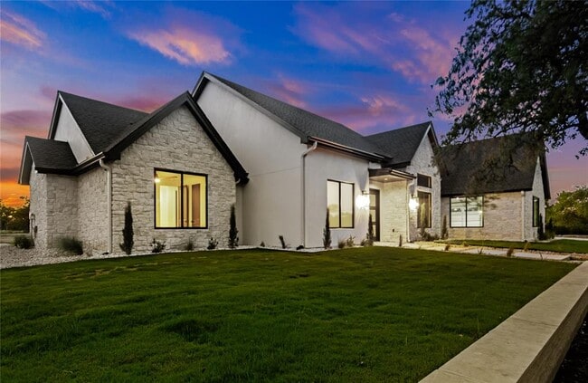 Photo - 208 Stonegate Ln