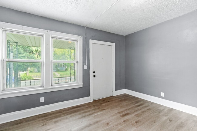 Photo - 977 E 17th Ave