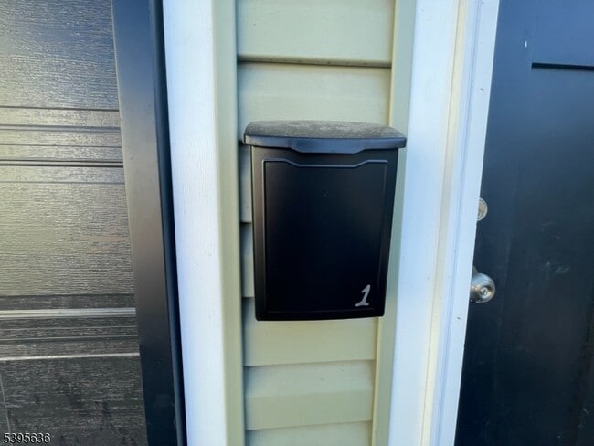 Photo - 119-121 Lewis St Unidad 1