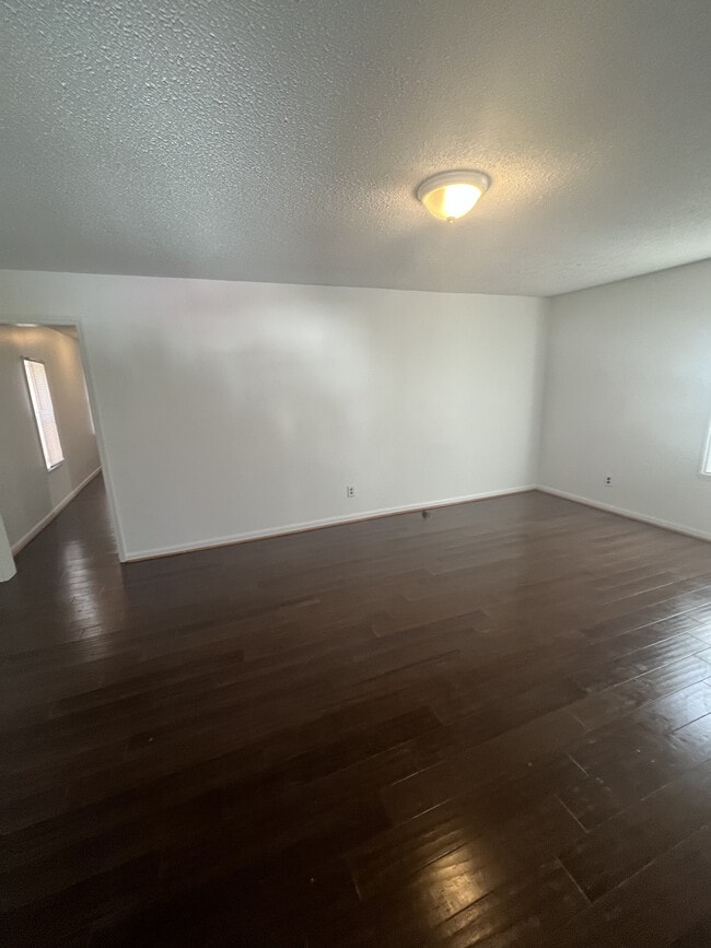 Photo - 3543-3549 S George St