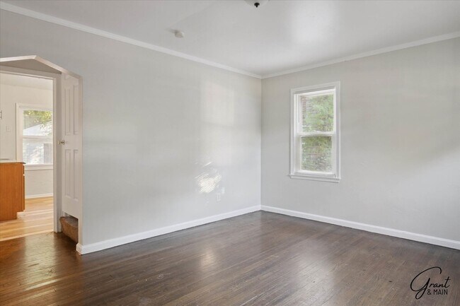 Photo - $1,200 -  3 bedroom Bungalow