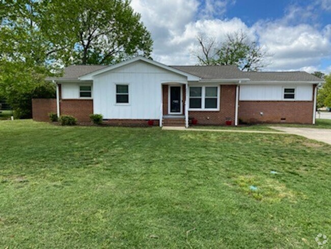 Building Photo - Spacious 3 bedroom 1.5 bathroom in Rock Hill Rental