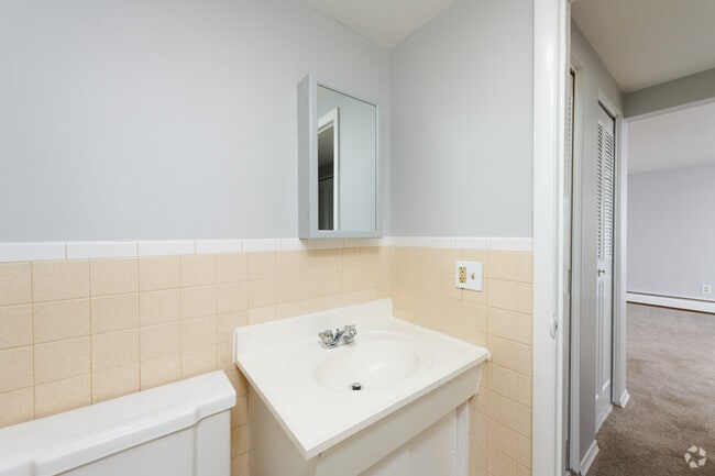 1 BR, 1 BA - 600SF Bathroom