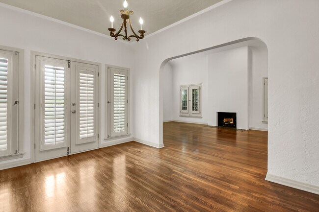 Building Photo - 123 N La Jolla Ave Rental