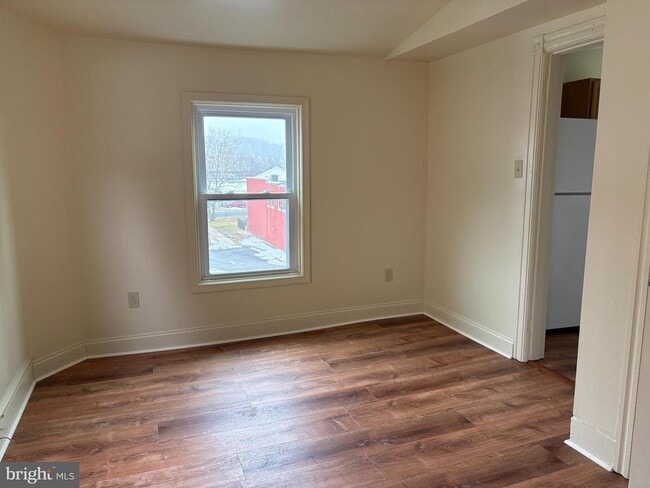 Photo - 330 E Chestnut St