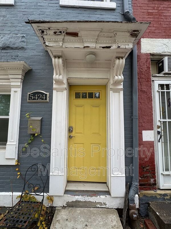 Photo - 5424 Harrison St