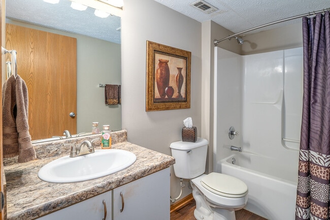 420 Munroe Falls Ave Cuyahoga Falls OH - 260903-1-21 copy