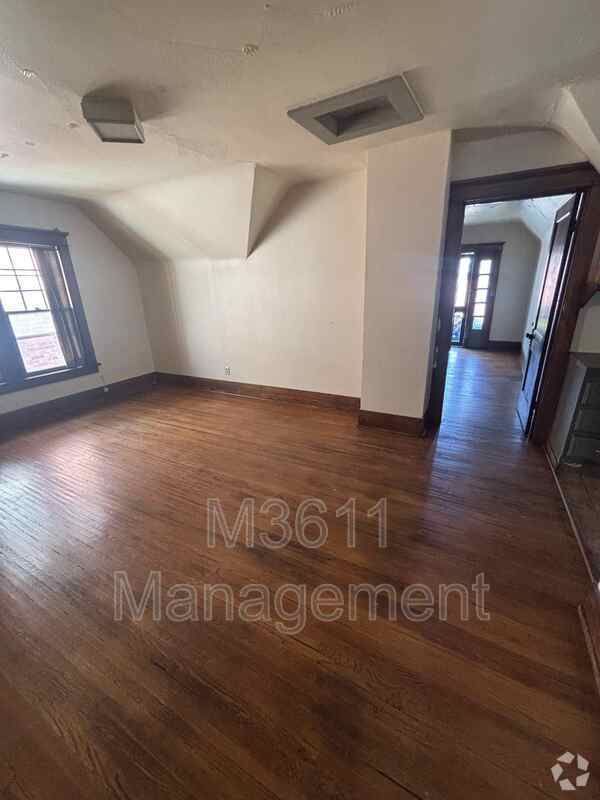Building Photo - 1345 E St Unit #2 Rental