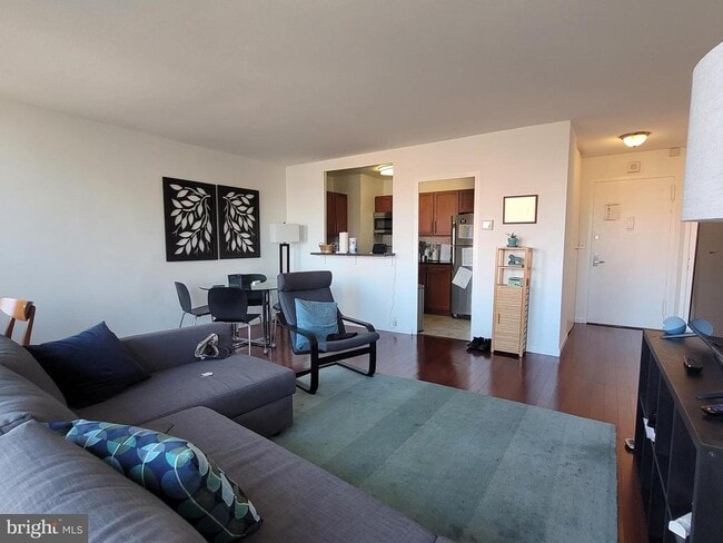 Building Photo - 200 Locust St Unit 4CN