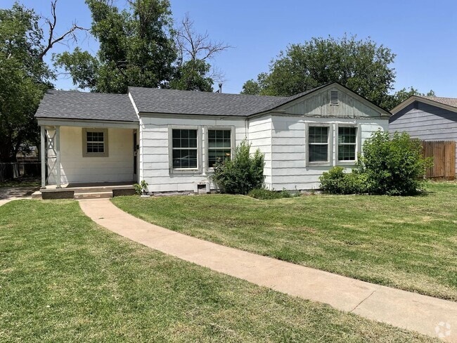 Building Photo - Eye-catching Home in Heart of Lubbock!
