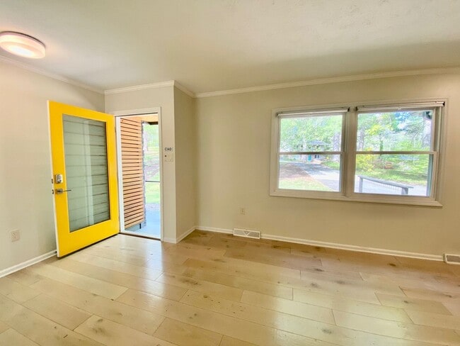 Photo - East AVL - Mid Century Modern Beauty in Bo...