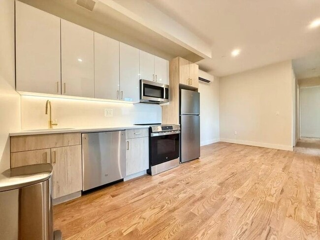 Nice room in a good neighborhood