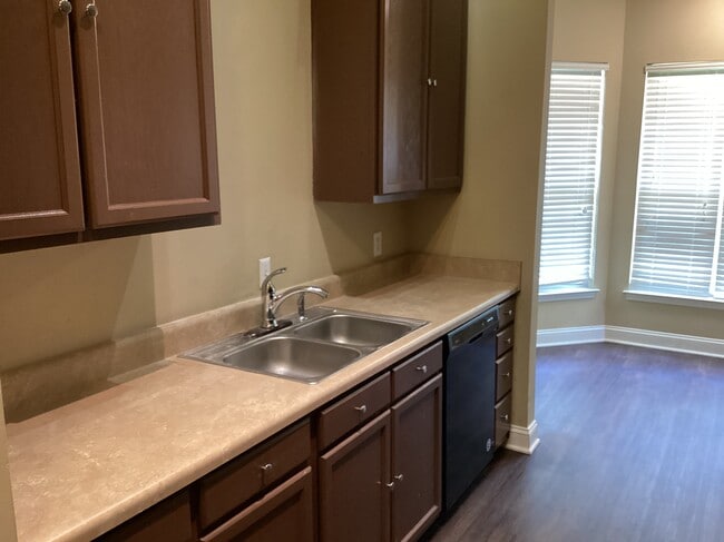 Photo - 15 Commissioners Ct