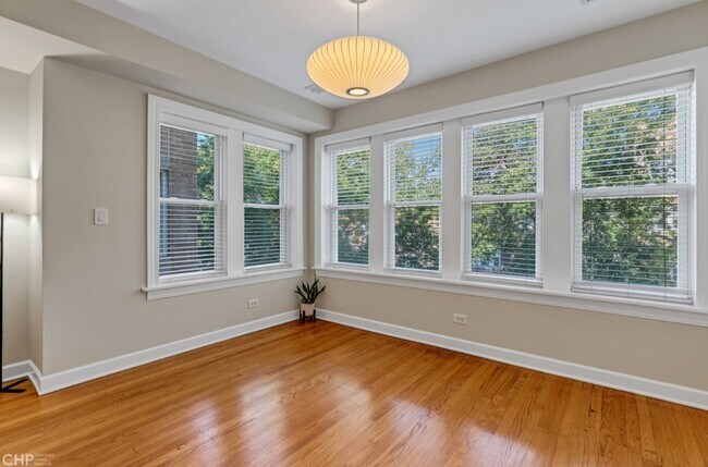 Photo - 3011 W Gunnison St Unidad 2E