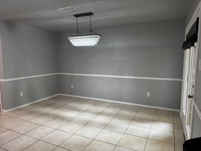 Photo - Stunning 3 Bed, 2 Bath Home in Sunridge Subdivision
