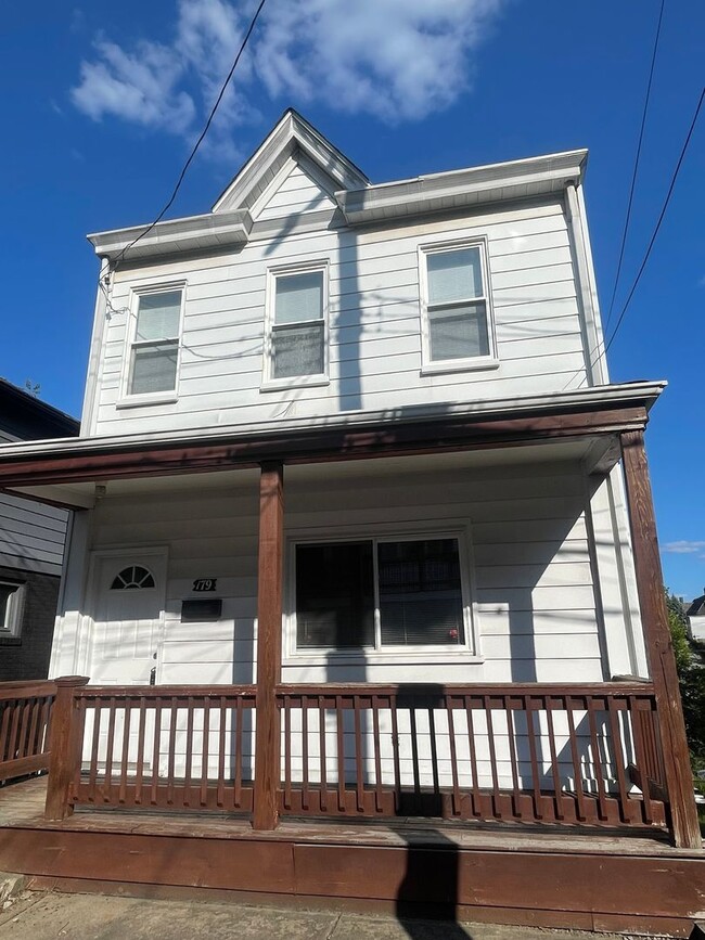 Building Photo - 2 Bedroom Single Family Mt Washington! Rental