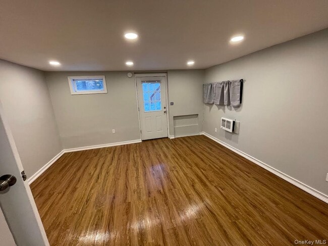 Photo - 1941 New Hackensack Rd Unit L