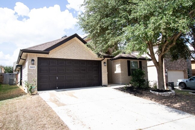 Welcome to this charming 3-bedroom, 2-bath... - Welcome to this charming 3-bedroom, 2-bath...