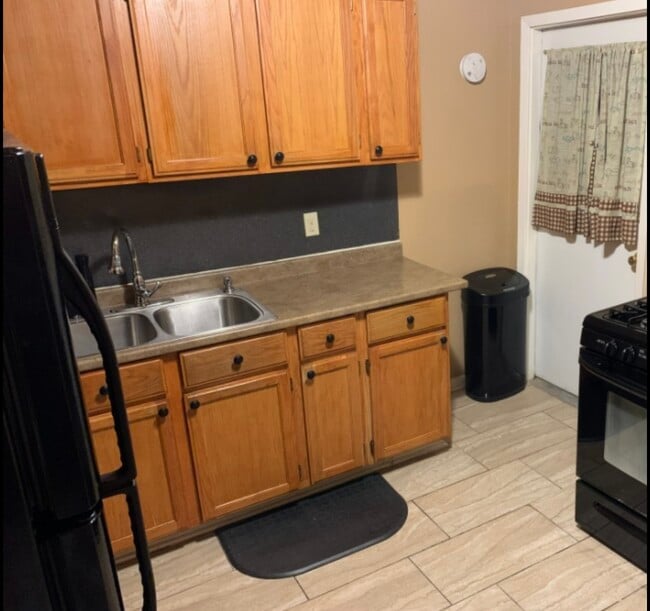 Photo - 1326 E 33rd St Apartamentos Unidad C