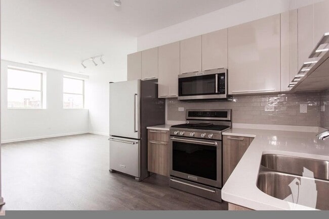 Photo - 906 W Dakin St Unit 206