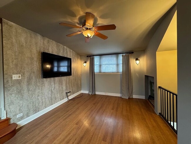 Photo - 800 E Belmont Ave