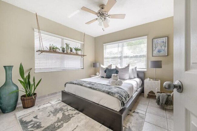 2415 W Carmen St Unit SI ID1553483P