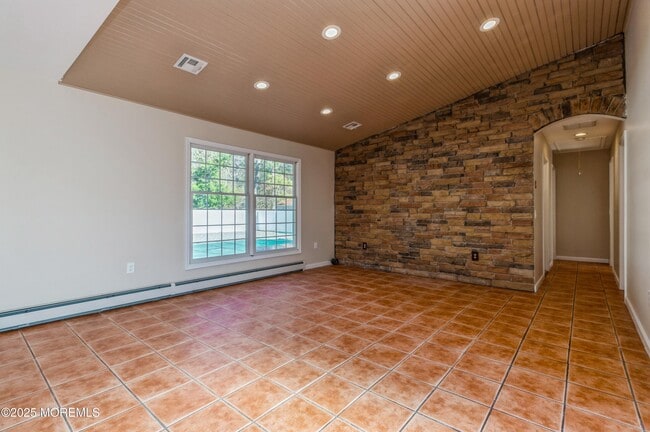 Photo - 59 Harbor Inn Rd