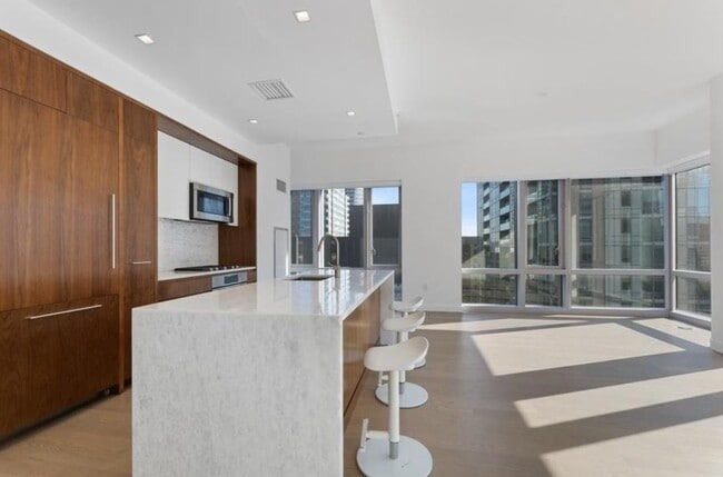 Photo - 75 Park Ln S Unit 606