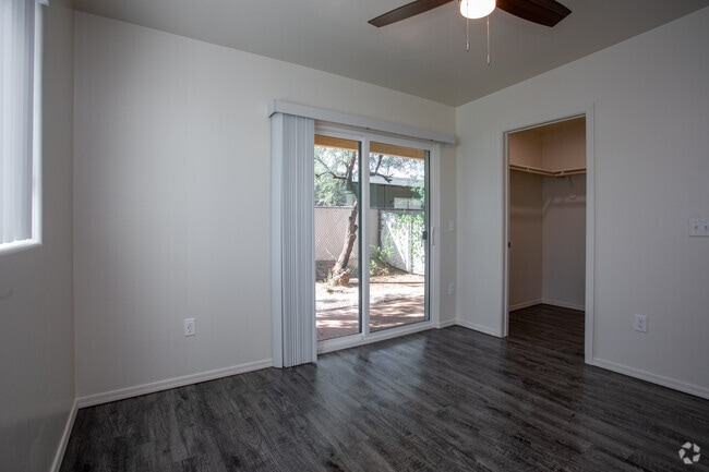 1BR, 1BA - 604 SF