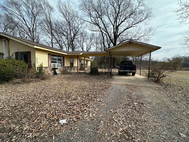 Welcome to this charming 3-bedroom, 2-bath... - Welcome to this charming 3-bedroom, 2-bath... House