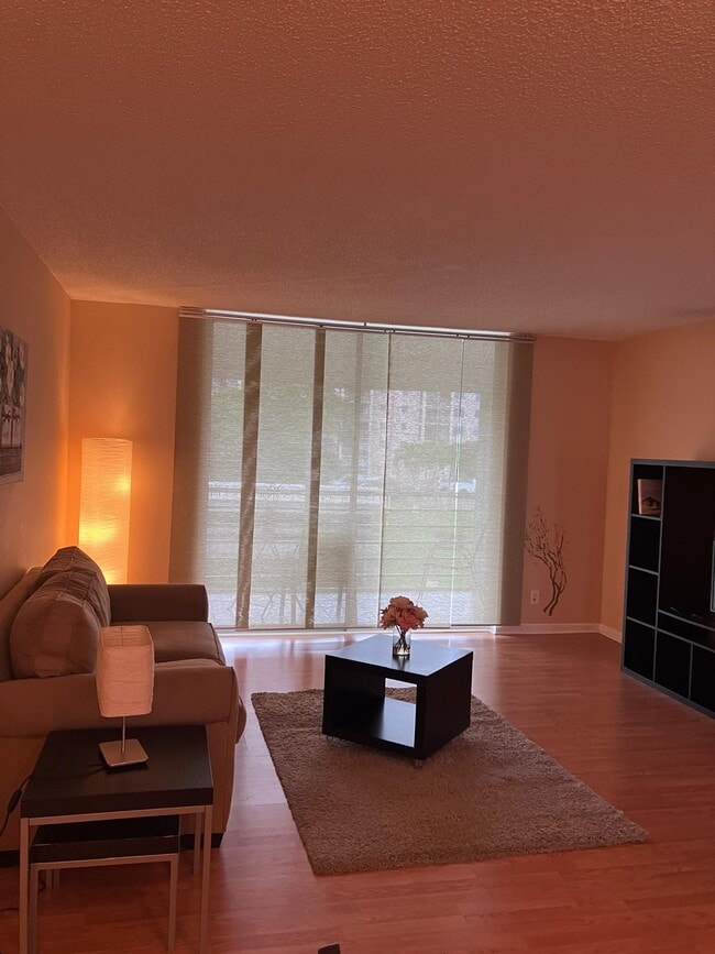 Building Photo - 505 E Dania Beach Blvd Unit 4-2G Rental