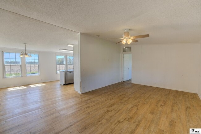 Photo - 205 Par Rd 2226