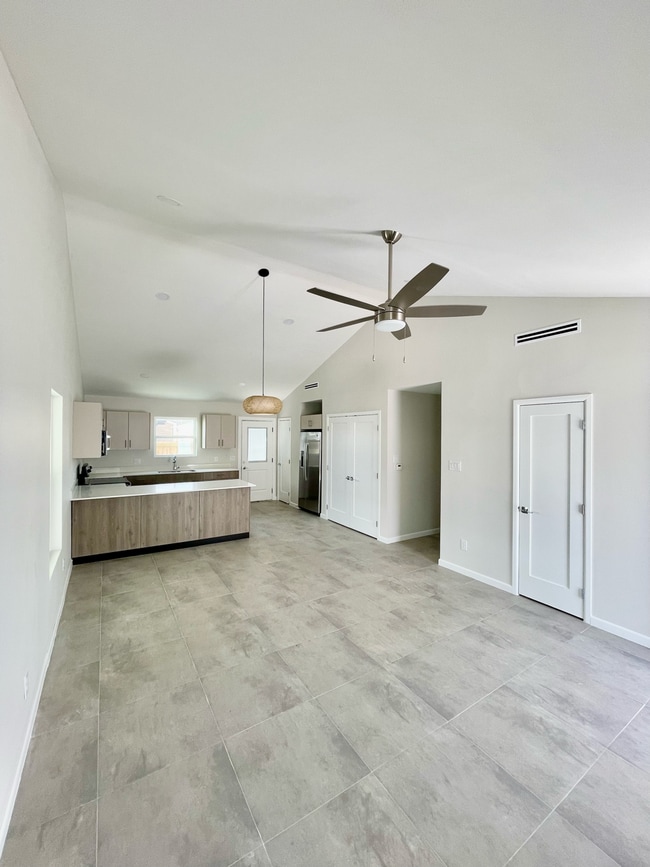 Photo - 1300 E Iris Ave Unidad 3