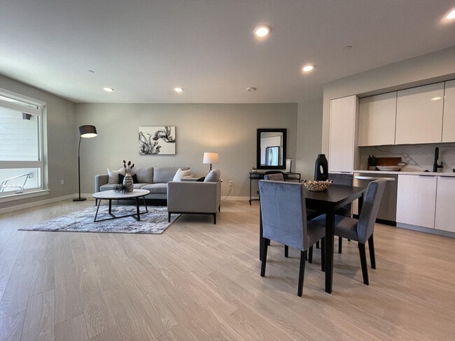 Building Photo - 401 Cypress Ave Rental